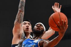 组图：俱乐部盃(bēi)山東(dōng)险胜北京 高(gāo)诗岩命中关键球