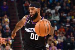 太陽(yáng)锋线大将轻松碾压湖人，洛(luò)杉矶队问题暴露无遺(yí)？