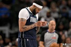 嘘声四(sì)起，安东尼·戴维斯被鵜(tí)鶘(hú)球迷抓住一切机会嘘