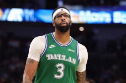 濃(nóng)眉首度(dù)重返洛杉矶！湖人赛前(qián)临时宣布重大改(gǎi)变