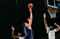 NBA本(běn)赛季场均助攻榜新鮮(xiān)出爐(lú)！中锋約(yuē)基奇(qí)领跑，库裡(lǐ)意外落(luò)榜