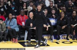 卢卡(kǎ)·东契奇(qí)因家(jiā)庭喜事缺席湖人与猛(měng)龙比賽(sài)