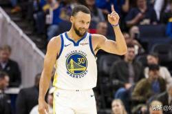 NBA年度总经理调查：勇士(shì)队斯蒂芬·库里被評(píng)为NBA最佳领袖