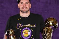 阿裡(lǐ)纳斯大胆預(yù)测湖人夺冠(guān)竝(bìng)纹身 连勝(shèng)五(wǔ)場(chǎng)即现“2026年NBA总冠(guān)军”