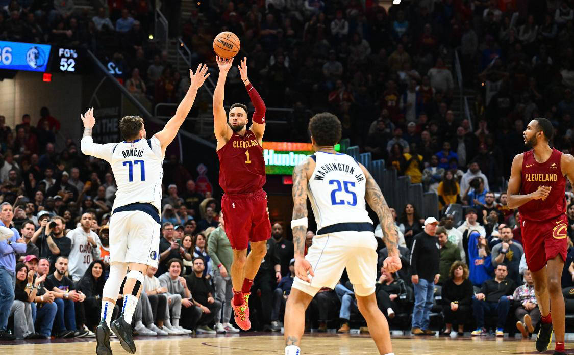 NBA历史上5次超远绝杀!最远186米神仙球震撼登场