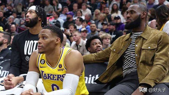 湖人传闻：威斯布鲁因凯里·欧文交易背叛而对詹姆斯置之不理