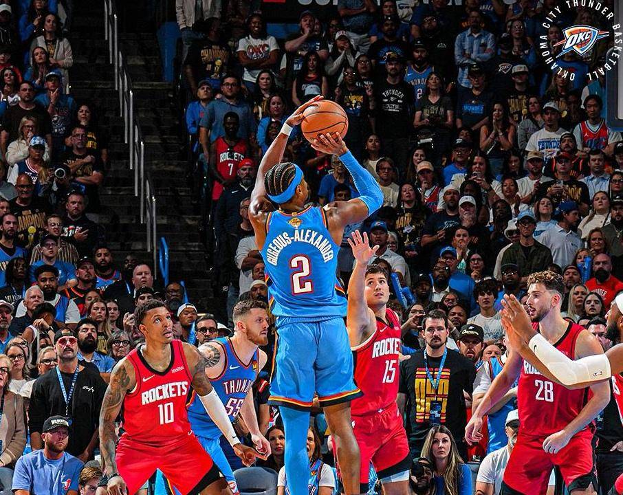 NBA新赛季MVP榜风云:谁将笑傲群雄?