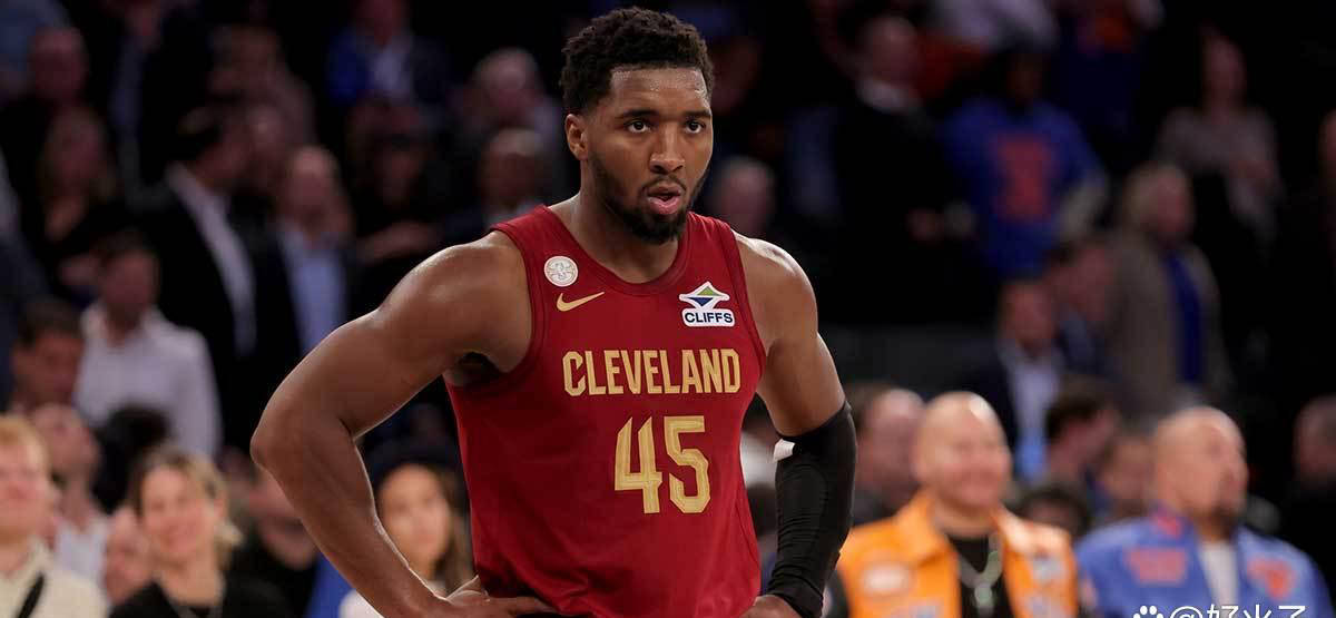 多诺万·米切尔应对球场冲突，表现镇定