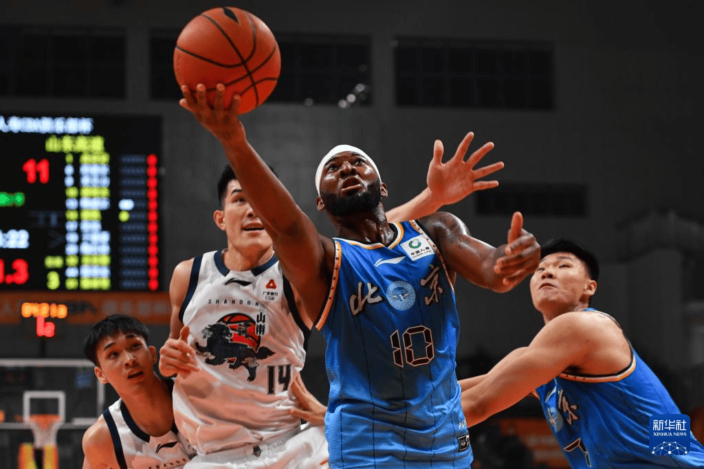 组图：俱乐部杯山东险胜北京 高诗岩命中关键球