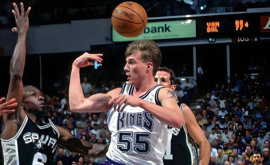 NBA传球诡术大师，一人拿球九人慌