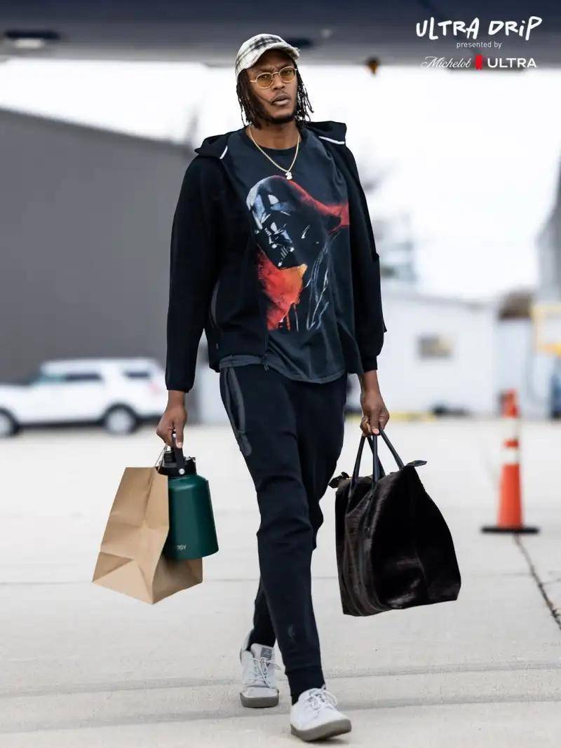 雄鹿球员登机！字母特纳赴印第安纳