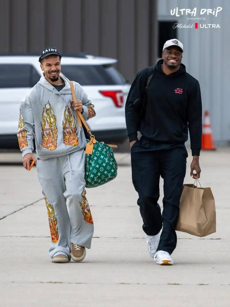 雄鹿球员登机！字母特纳赴印第安纳