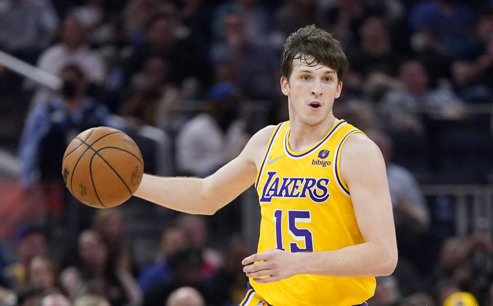 NBA新赛季场均助攻榜揭晓：中锋约基奇居首，库里意外落榜