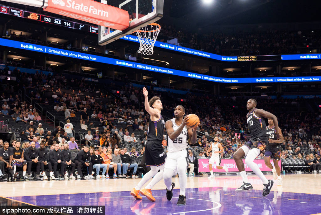 马刺客场首战失利，达龙-福克斯独木难支难挽颓势