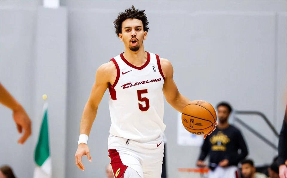 NBA自由球员伯纳德在夏季联赛中表现疲软，未来命运存疑