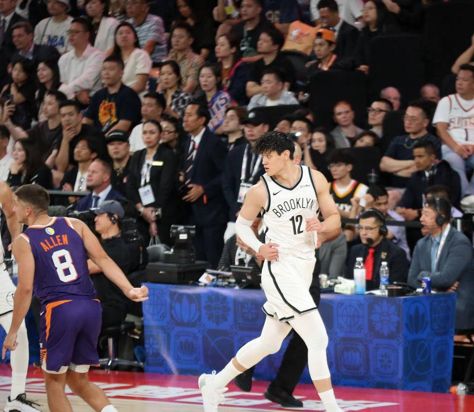 曾凡博NBA夏季联赛首秀暴露问题，学习崔永熙成当务之急